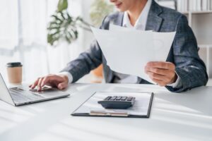 Kiedy warto przejść z ryczałtu na podatek liniowy? Plusy i minusy różnych form opodatkowania